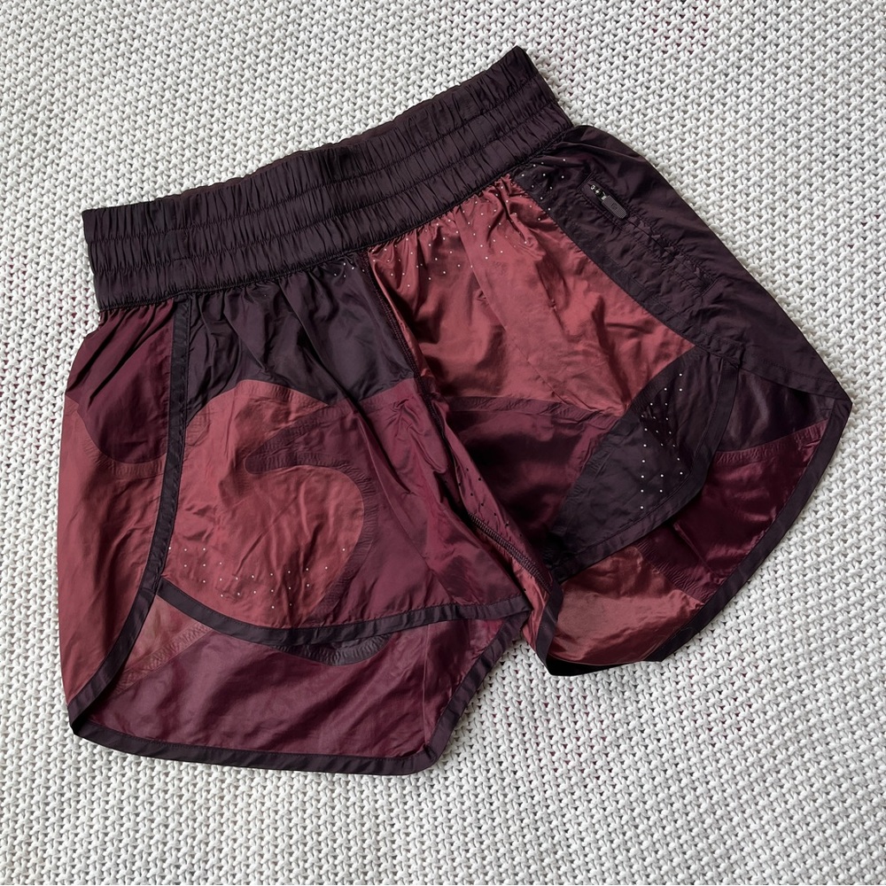 Lululemon Patch Game Short - Picture 4 of 9